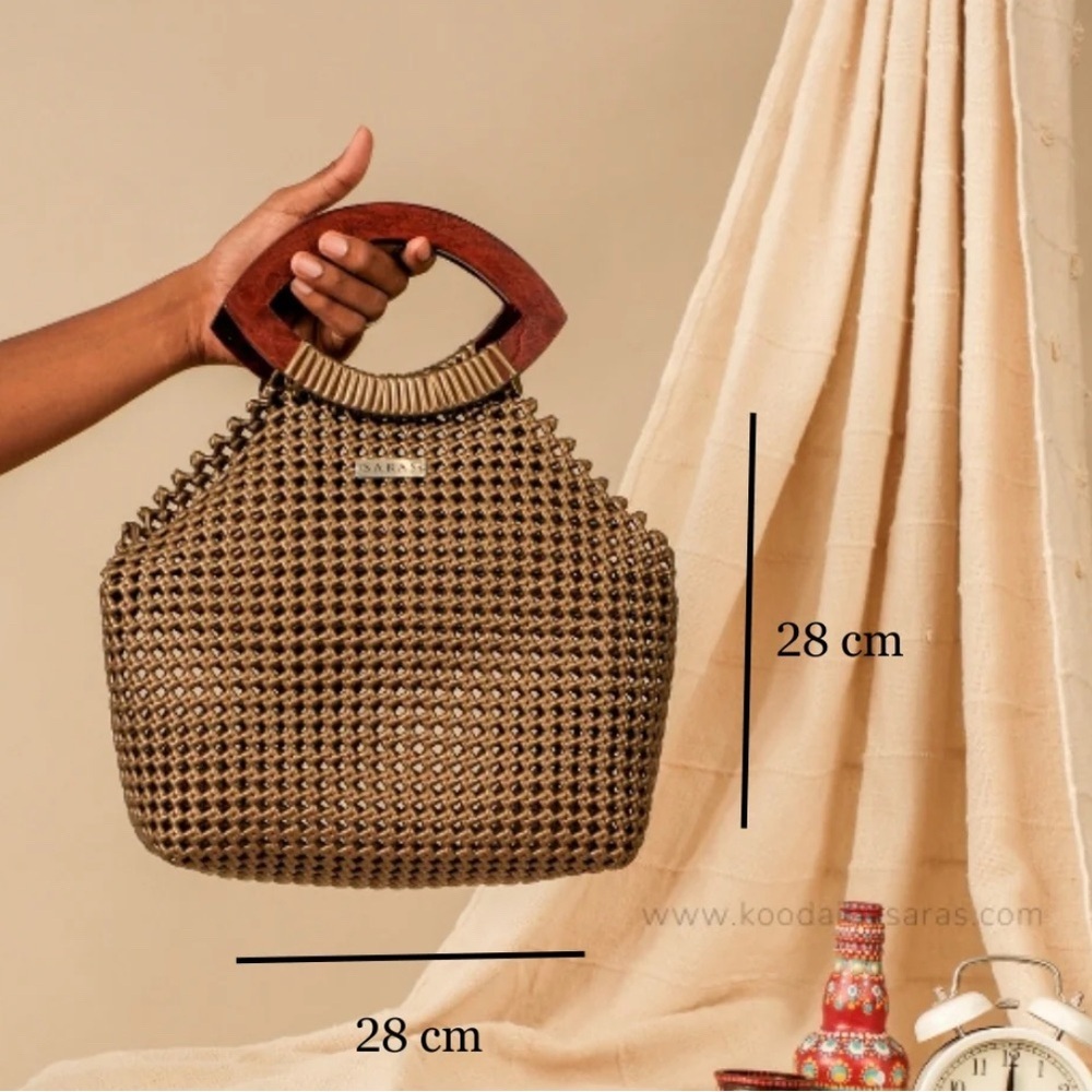 Saras Gold Kai Koodai to toe bag paired with wooden handles, super unique - Picture 2 of 5